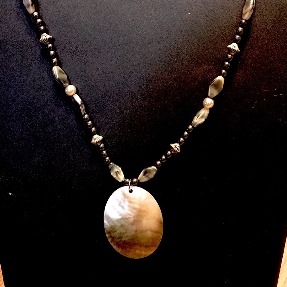 Gorgeous Abalone & Agate Necklace - Picture 1 of 3